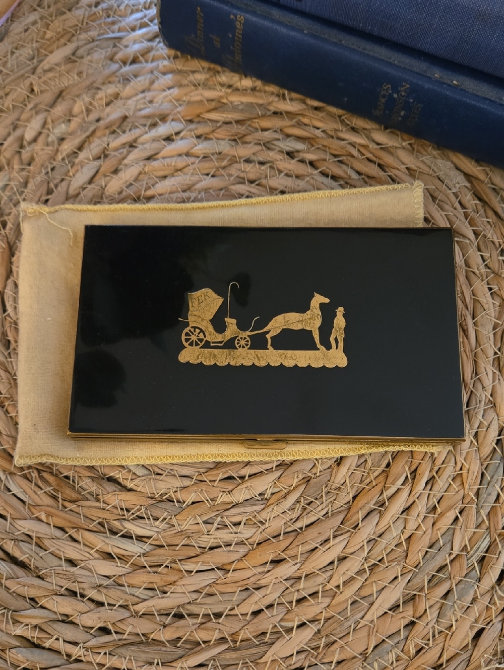 Volupté USA Black Compact Case